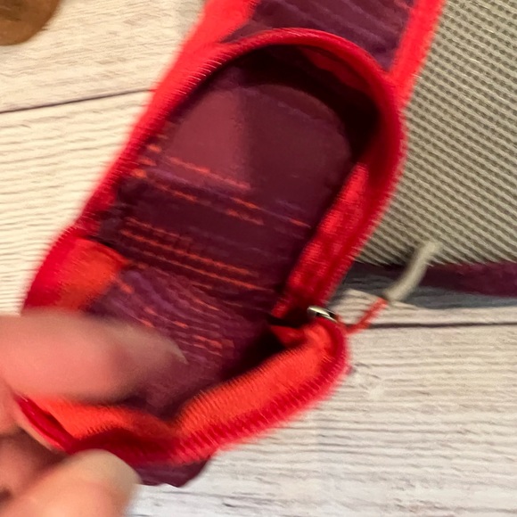 Eddie Bauer Ripstop Sling Bag - Picture 4 of 7